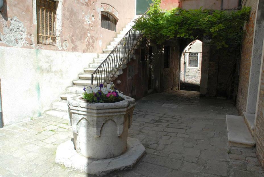 Dorsoduro - Corte Della Comare Venezia Eksteriør bilde